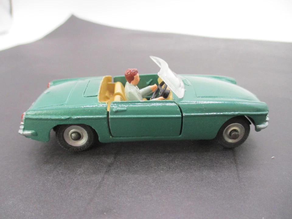 Dinky Toys #113-G MGB SPORTS CAR. RESTORED CODE3 BRITISH RACING GREEN, NEAT!! - Image 1 of 4