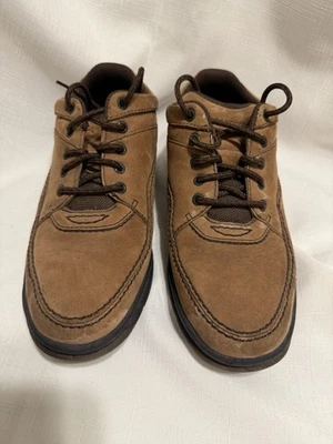 Zapatos informales de gamuza marrón "deportivos" Rockport para mujer en excelente estado. Foto 1 de 4