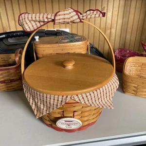 1999 Longaberger Collectors Club HOMESTEAD Basket with liner and cloth and Lid - Picture 1 of 6
