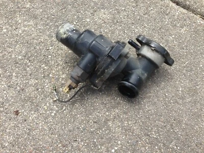 Yamaha FZR1000 thermostat housing fz700 fz750 fzr750 87 88 1987 1988  - Image 1 of 3
