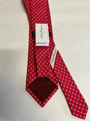 Corbata de seda roja con patrón animal Salvatore Ferragamo Foto 1 de 4