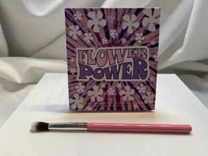 Paleta de sombras de ojos BH Cosmetics Flower Power 16 colores con cepillo de sombra de ojos gratis - Imagen 1 de 7