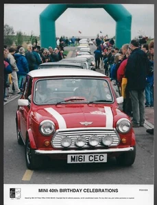 Rover Mini 40th Birthday Celebrations 1999 UK Market Colour Press Photograph - Picture 1 of 1