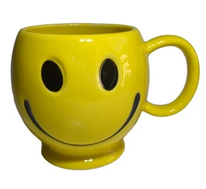 Feed The Day Corner Bakery Cafe Smiley Face Mug 10 oz Yellow W/ Black Print Cup - Picture 1 of 8