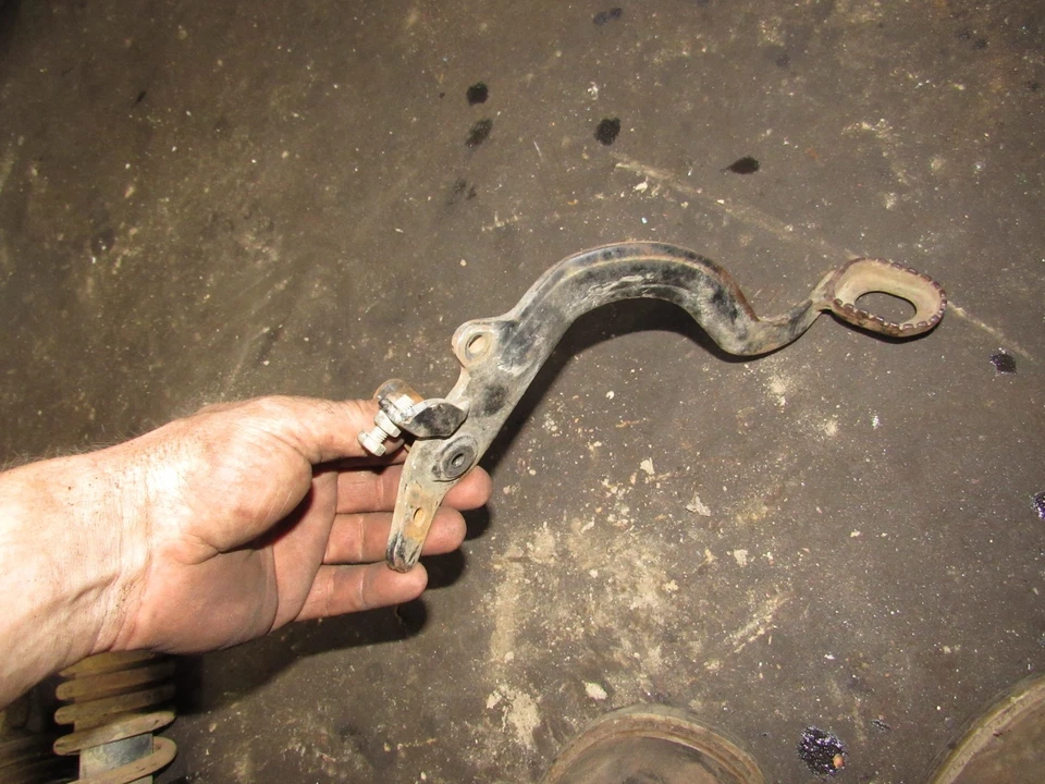 Suzuki King Quad 300 LT-F4WDX 1995 palanca de pedal de freno trasero Foto 1 de 1