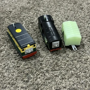 Trackmaster Thomas Friends Philip 68 y brilla en la oscuridad diésel *no funciona - Imagen 1 de 3