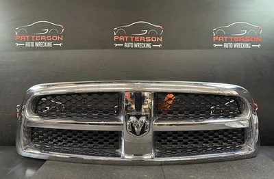 09-12 PARRILLA DELANTERA CROMADA DODGE RAM 1500 Foto 1 de 4