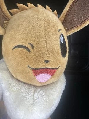 "Juguete de peluche de personaje Jazwares Pokemon 8"" Eevee guiñando un ojo 2022" Foto 1 de 3