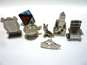 Friends Scene-It 2005 Game Replacement Parts Pieces 6 Tokens & Dice - Picture 1 of 3