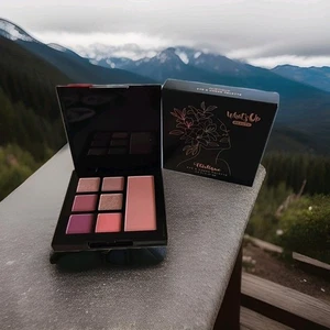 WHATS UP BEAUTY Flirtique Eye & Cheek Palette Deluxe Sample Compact UVP 28 $ - Bild 1 von 2