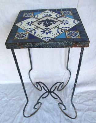 Mesa/Soporte de Azulejos Puebla Mexicana Vintage Base de Hierro Forjado Años 50 Foto 1 de 4