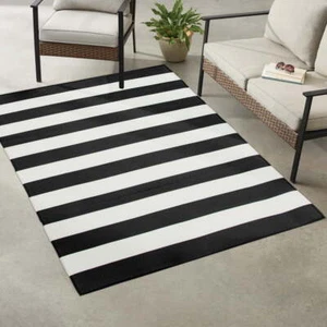Black and white striped plastic outdoor carpet 5'X7 ' - Picture 1 of 7