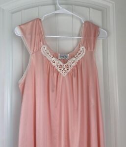 Vintage Vanity Fair Pink Lace Full Length Nightgown