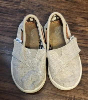 Zapatos sin cordones de lona de arpillera natural TOMS TINY CLASSICS para niños pequeños talla T6 Foto 1 de 4