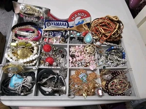 Lot Of Broken Craft Jewelry Vintage To Now Salvage Harvest - Picture 1 of 9