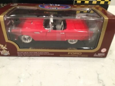 Road Legends Collection 1:18 1955 Ford Thunderbird Convertible - Image 1 of 3