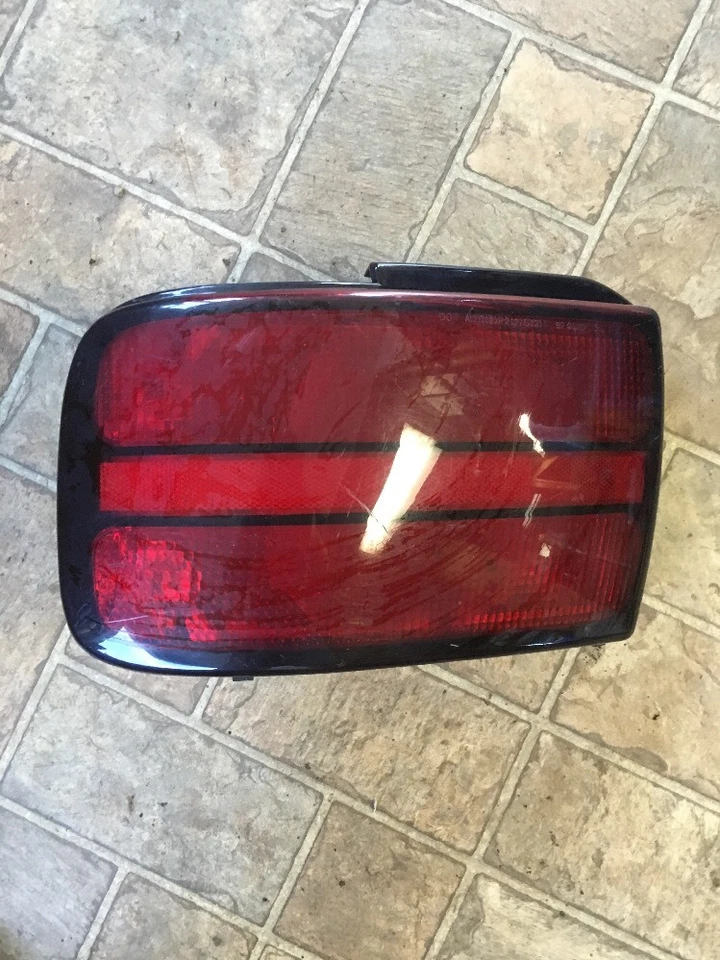 Luz trasera izquierda Oldsmobile Achieva 1992 1993 1994 1995 1996 1997 1998 Foto 1 de 1