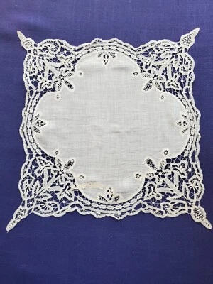 Pañuelo vintage de encaje con cinta Battenburg firmado boda nupcial coleccionista Foto 1 de 4