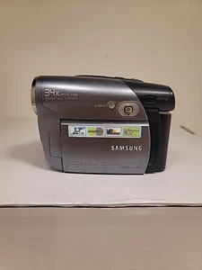 Samsung SC-DC173U DVD Camcorder with 34x Optical Zoom TESTED NO CHARGER - Picture 1 of 18