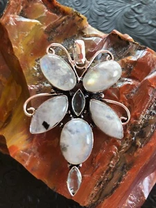 Colgante Mariposa Grande Piedra Lunar Blanco Iridiscente 2.5" Artesanal Suroeste - Imagen 1 de 3