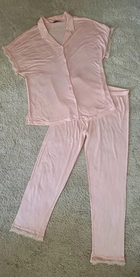 Frette роскошь женщин пижамы комплект кружевной отделки средний кнопка рубашка и брюки бледно-розовый - Изображение 1 из 4