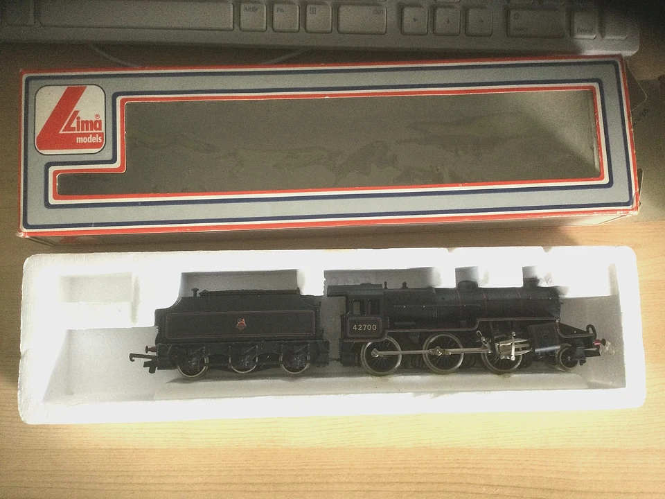 LIMA 205120 Crab Class 42700 in early BR lined black - Image 1 of 1