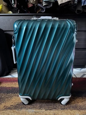 New  TUMI 19 Degree Aluminum 98817-1255 22" International Carry-On Case 36860 - Image 1 of 4