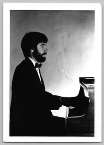 7M Photograph Vintage Snapshot Portrait Handsome Attractive Man Playing piano - Picture 1 of 2