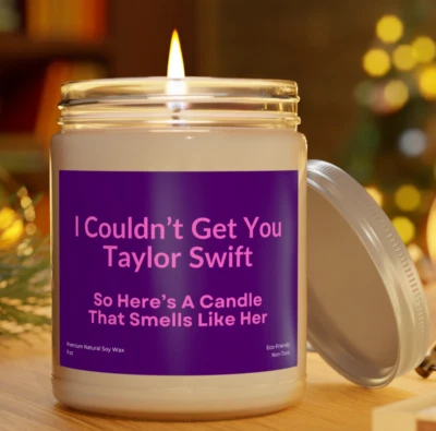 Vela natural premium Smells Like Taylor Swift 9 oz Swiftie Music decoração presente - Imagem 1 de 4