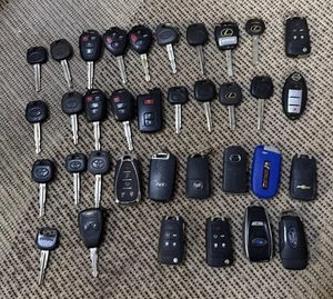 Lot of 35 OEM Factory keys, entry remotes. Toyota,Lexus Chevrolet,Kia,Subaru etc - Picture 1 of 9