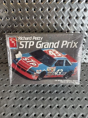 VINTAGE AMT ERTL 1:25 SCALE NASCAR " RICHARD PETTY " #44 STP GRAND PRIX  Sealed - Image 1 of 4