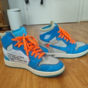 2018 Off-White x Air Jordan 1 Retro High OG 'UNC' - Bild 1 von 9