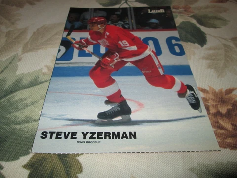 STEVE YZERMAN   POSTER  COLOR 5 BY 8 DETROIT RED WINGS  BY DENIS BRODEUR  LUNDI Cover
