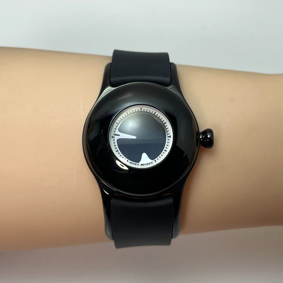 Raro Reloj ISSEY MIYAKE OVO Qz SILAR003 Diseñado por Shunji Yamanaka Japón #175B Foto 1 de 4