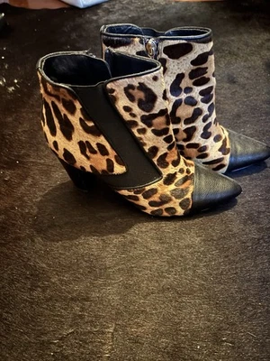 Donald Pliner Women's 6 Cheetah Calf Hair Animal Print Ankle Boots - Image 1 of 3