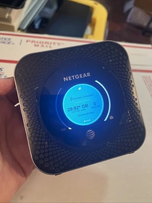 Router punto de acceso WIFI móvil Netgear Nighthawk M1 MR1100 4G AT&T usado Foto 1 de 4