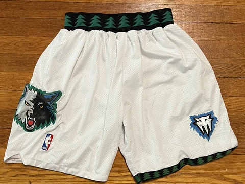 Vintage Mens Adidas Minnesota NBA Timberwolves Mesh Basketball Shorts L Cover