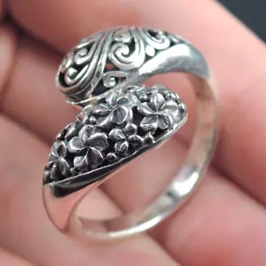 925 Sterling Silver Frangipani Flower Design Ring Jewellery, K (UK) 5 1/2 (USA) - Picture 1 of 7