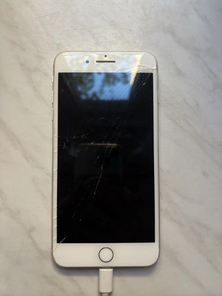 iPhone 8 Plus 64GB Silber Gebraucht - Bild 1 von 4