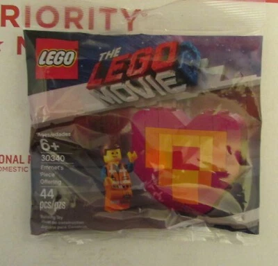 LEGO MOVIE 2 30340 VALENTINE HEART EMMET MINI FIGURE POLYBAG SEALED - Image 1 of 4