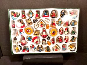 Vintage handbemalt Miniatur Holz Weihnachtsschmuck Set 48 Teile 1996 NOS - Bild 1 von 3