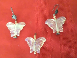 Schmetterling Milchglas Anhänger mit Ohrhänger - Bild 1 von 4
