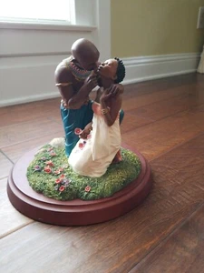 Ebony Vision The Kiss Figur - Bild 1 von 5