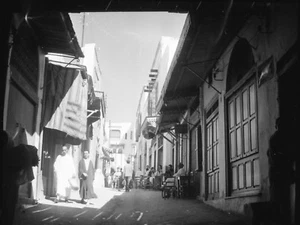 TUNIS c. 1950 - Rue animée Commerces Tunisie - Négatif 6 x 5 - TUN 41 - Picture 1 of 1