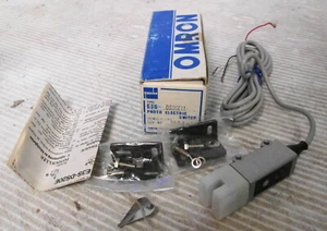 Interruttore fotoelettrico Omron E3S-DS20E11 12-24VDC - Foto 1 di 4