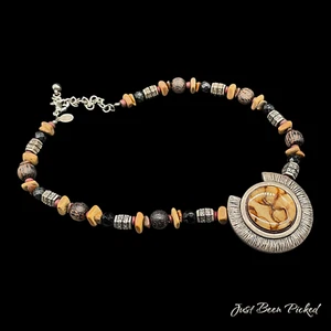 Tribal Medaillon Halskette Holz Metall Perlen Konstruktion - Bild 1 von 2