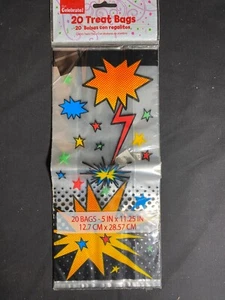 Generische Superhelden Leckerlibeutel ~ NEU ~ 20 Beutel im Paket ~ enthält Twisties - Bild 1 von 2