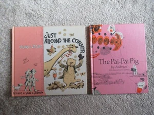 2 Weekly Reader Books Just Around the Corner & Pai Pai Pig John Johnson Anderson - Picture 1 of 4