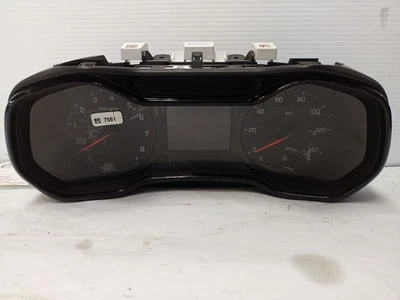 Grupo de velocímetros MPH y KPH de 2024 Chevrolet Trax AT 11771996 Foto 1 de 4