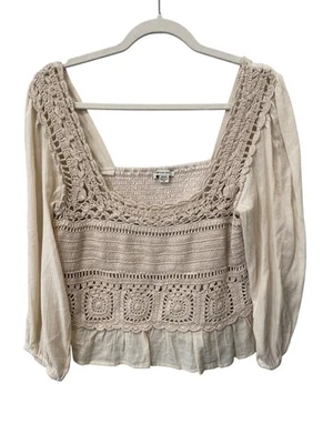 Blusa American Eagle Crochet Calada Talla Mediana Volantes Dobladillo Boho Playa Neutra Foto 1 de 4